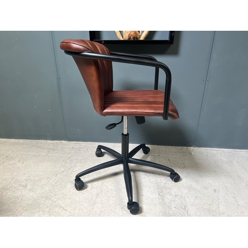 6 - NEW BOXED RIBBED LEATHER OFFICE SWIVEL CHAIR IN TAN