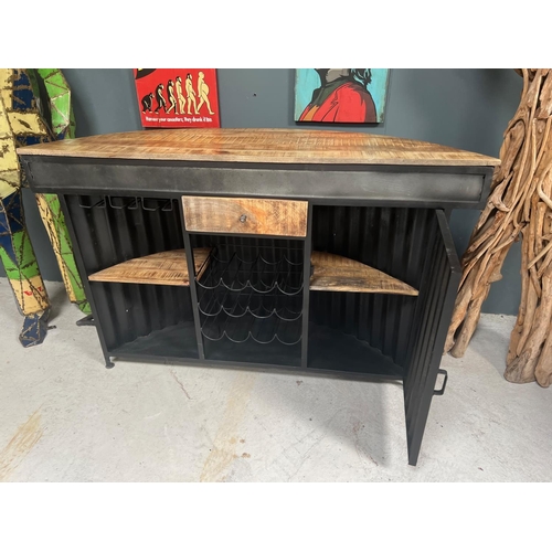 91 - LARGE INDUSTRIAL FULLY FITTED BOW FRONT HOME BAR/COUNTER