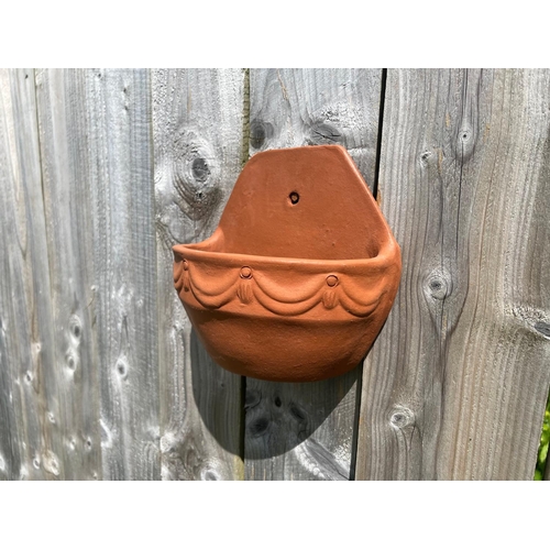 206 - MEDITERRANEAN WALL HANGING TERRECOTTA HANDFIRED PLANTER (APPROX 22M WIDE X 21CM TALL X 15CM DEEP)