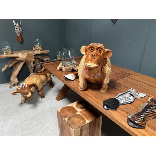 23 - LARGE HEAVY HIGHLY DETAILED HANDCARVED POLISHED WOOD 'UP YOURS' MONKEY STATUE (APPROX 50CM TALL X 35... 