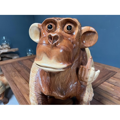 23 - LARGE HEAVY HIGHLY DETAILED HANDCARVED POLISHED WOOD 'UP YOURS' MONKEY STATUE (APPROX 50CM TALL X 35... 