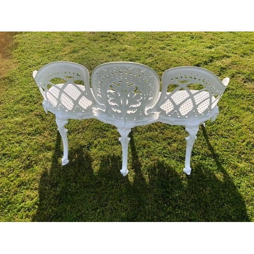 6 - METAL ORNATE GARDEN BENCH IN WHITE