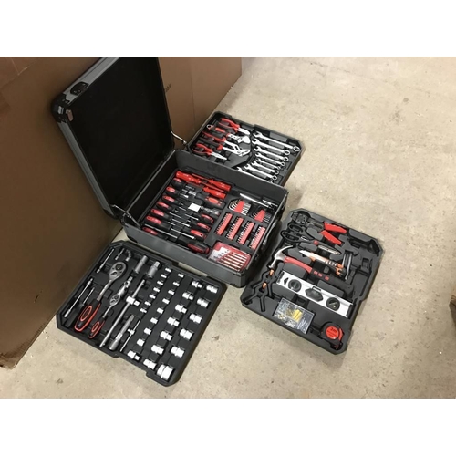 150 - PROFESSIONAL CHROME VANADIUM TOOL SET ON WHEELS