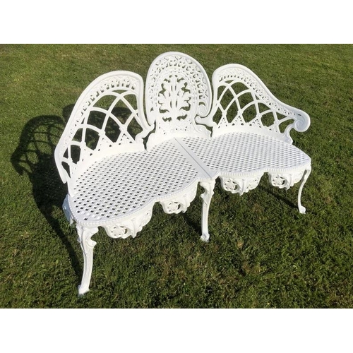 61 - METAL ORNATE GARDEN BENCH IN WHITE