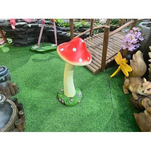 8 - NEW LARGE UNIQUE GARDEN MUSHROOM TOAD STOOL STATUE APPROX 70CM TALL