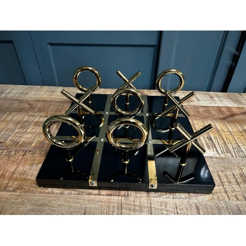 110 - NEW BOXED QUALITY BLACK AND GOLD STANDING NOUGHTS AND CROSSES GAME SET