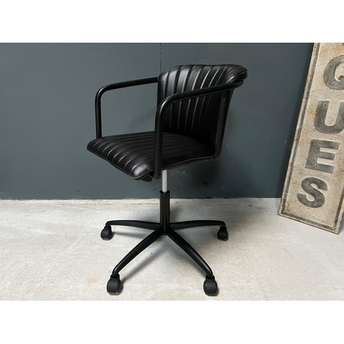 167 - NEW BOXED RIBBED LEATHER OFFICE SWIVEL CHAIR IN BLACK