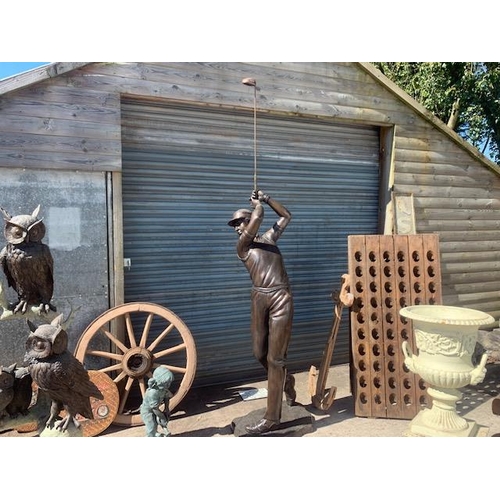 55 - QUALITY CAST BRONZE STATUE OF A GOLFER WITH DETAILED CALLAWAY CLUB