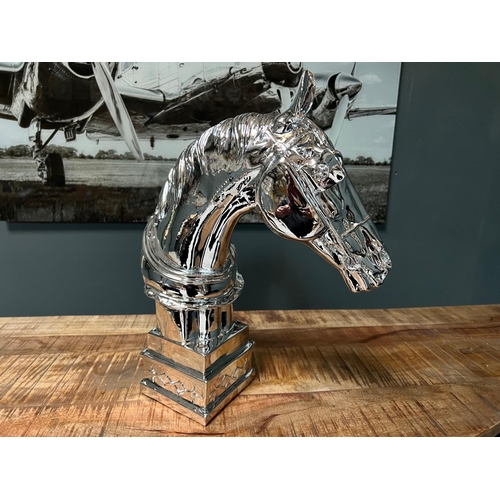 83 - NEW BOXED LARGE RESIN RACE HORSE HEAD