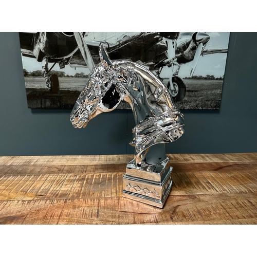 83 - NEW BOXED LARGE RESIN RACE HORSE HEAD