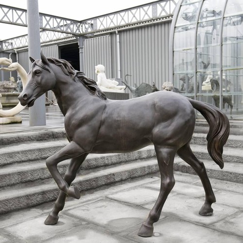 104 - EXCEPTIONAL LIFE SIZE CAST BRONZE HORSE SCULPTURE FINELY DETAILED - 200CM LONG