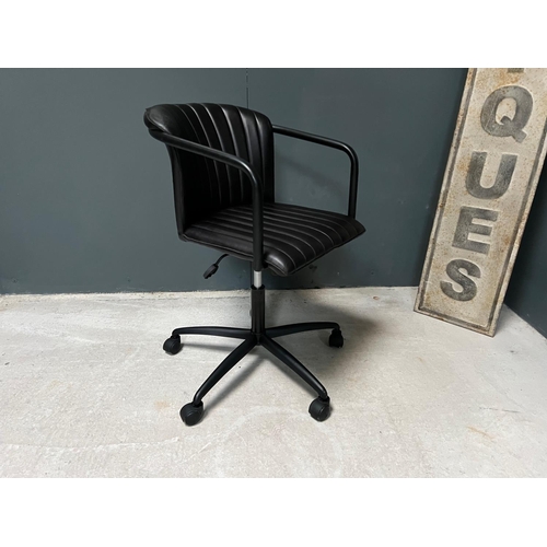 35 - NEW BOXED RIBBED LEATHER OFFICE SWIVEL CHAIR IN BLACK
