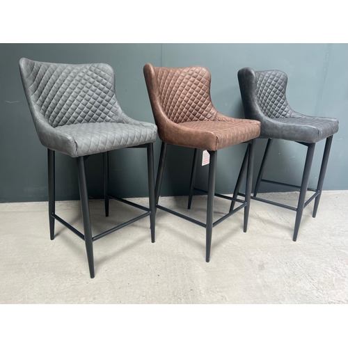 52 - BOXED NEW PAIR OF CLASSIC FAUX LEATHER HIGH BAR STOOLS IN GREY