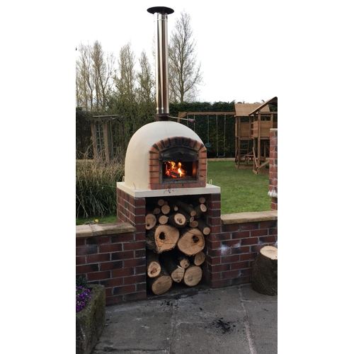 58 - NEW CRATED 90CM TRADITIONAL HAND MADE, WOOD FIRED BRICK PIZZA OVEN - COMES WITH STAINLESS CHIMNEY, D... 