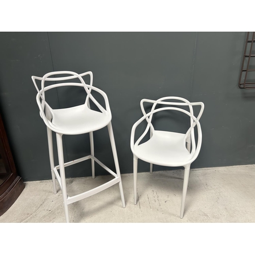 5 - BOX OF 4 NEW DESIGNER PLASTIC PHILIPPE STARCK INSPIRED BAR STOOLS IN WHITE