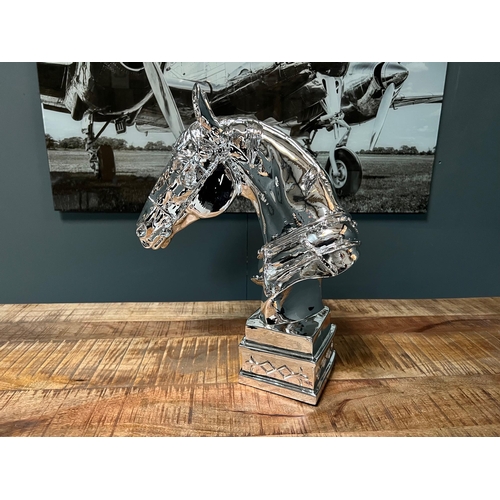 111 - NEW BOXED LARGE RESIN RACE HORSE HEAD