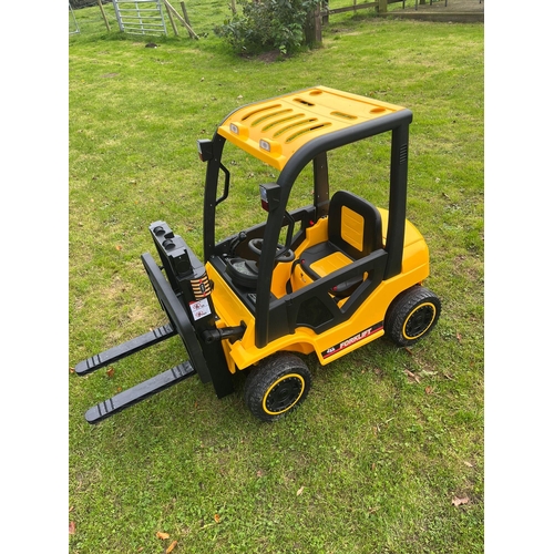 8 - NEW BOXED YELLOW 12V POWERED KIDS RIDE ON FORKTRUCK, 10KG PALLET LIFT, USB MUSIC PORT,C/W PARENT CON... 