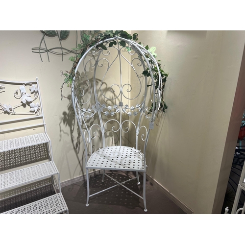 60 - NEW IRON ORNATE ROUND GARDEN CHAIR IN WHITE