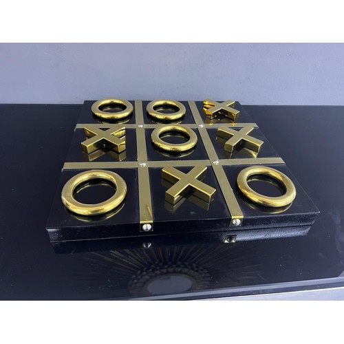 138 - NEW BOXED QUALITY BLACK AND GOLD NOUGHTS AND CROSSES GAME SET