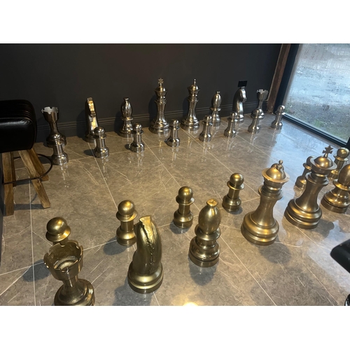 1 - GIANT SOLID BRASS AND NICKEL CHESS SET - INDOOR/OUTDOOR 32P/C - BOX NEW