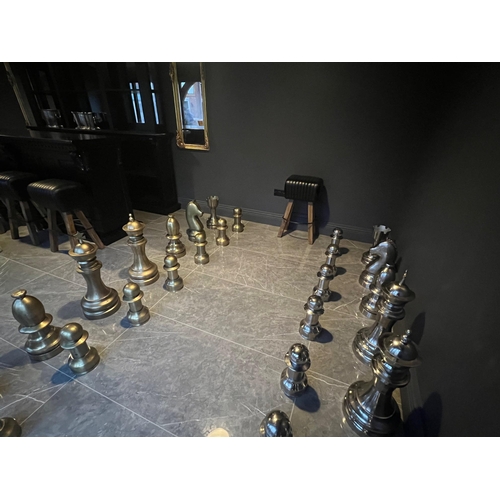 1 - GIANT SOLID BRASS AND NICKEL CHESS SET - INDOOR/OUTDOOR 32P/C - BOX NEW