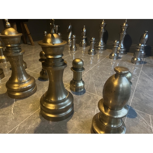 1 - GIANT SOLID BRASS AND NICKEL CHESS SET - INDOOR/OUTDOOR 32P/C - BOX NEW