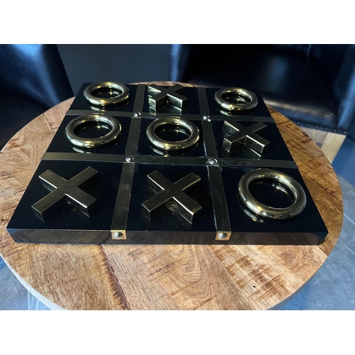 28 - NEW BOXED QUALITY BLACK AND GOLD NOUGHTS AND CROSSES GAME SET