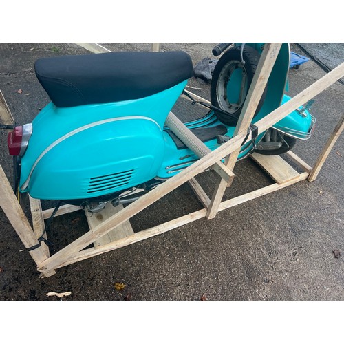 20 - Original 1970s Vespa, blue,starts/runs/drives-buyer responsible for all re registering,C/w original ... 