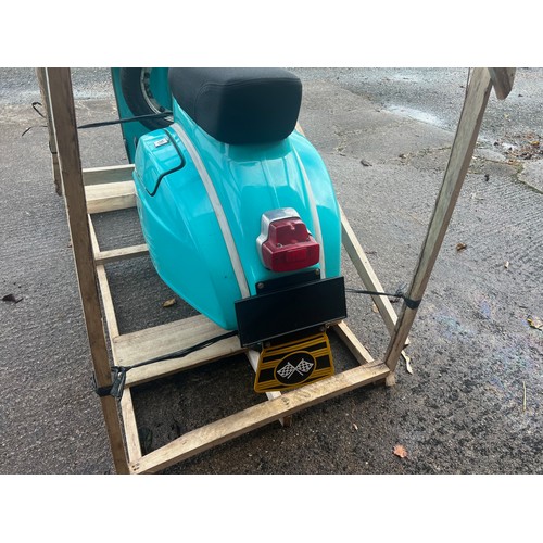 20 - Original 1970s Vespa, blue,starts/runs/drives-buyer responsible for all re registering,C/w original ... 