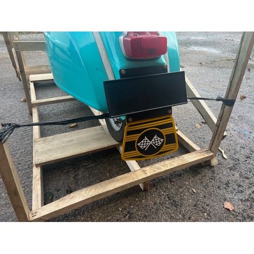 20 - Original 1970s Vespa, blue,starts/runs/drives-buyer responsible for all re registering,C/w original ... 