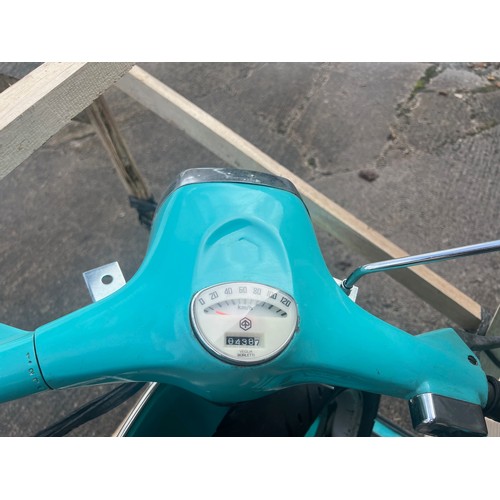 20 - Original 1970s Vespa, blue,starts/runs/drives-buyer responsible for all re registering,C/w original ... 