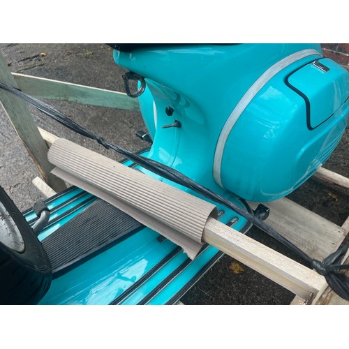 20 - Original 1970s Vespa, blue,starts/runs/drives-buyer responsible for all re registering,C/w original ... 