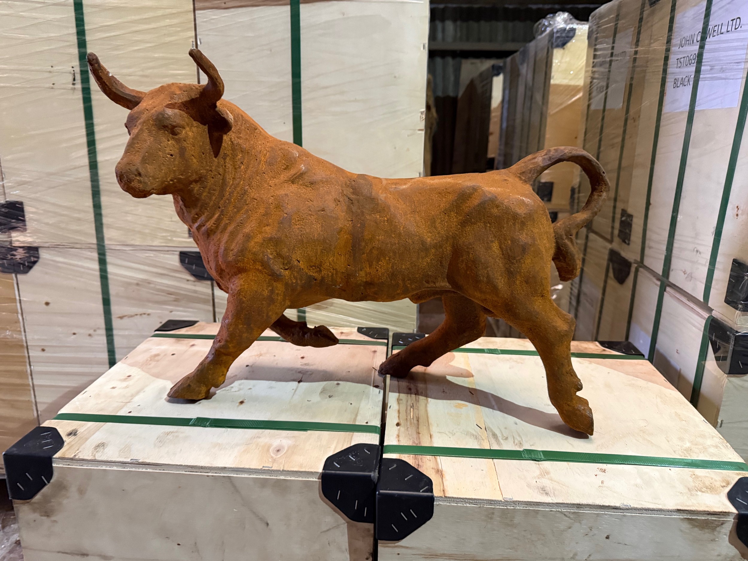HEAVY CAST IRON BULL STATUE IN RUSTY FINISH