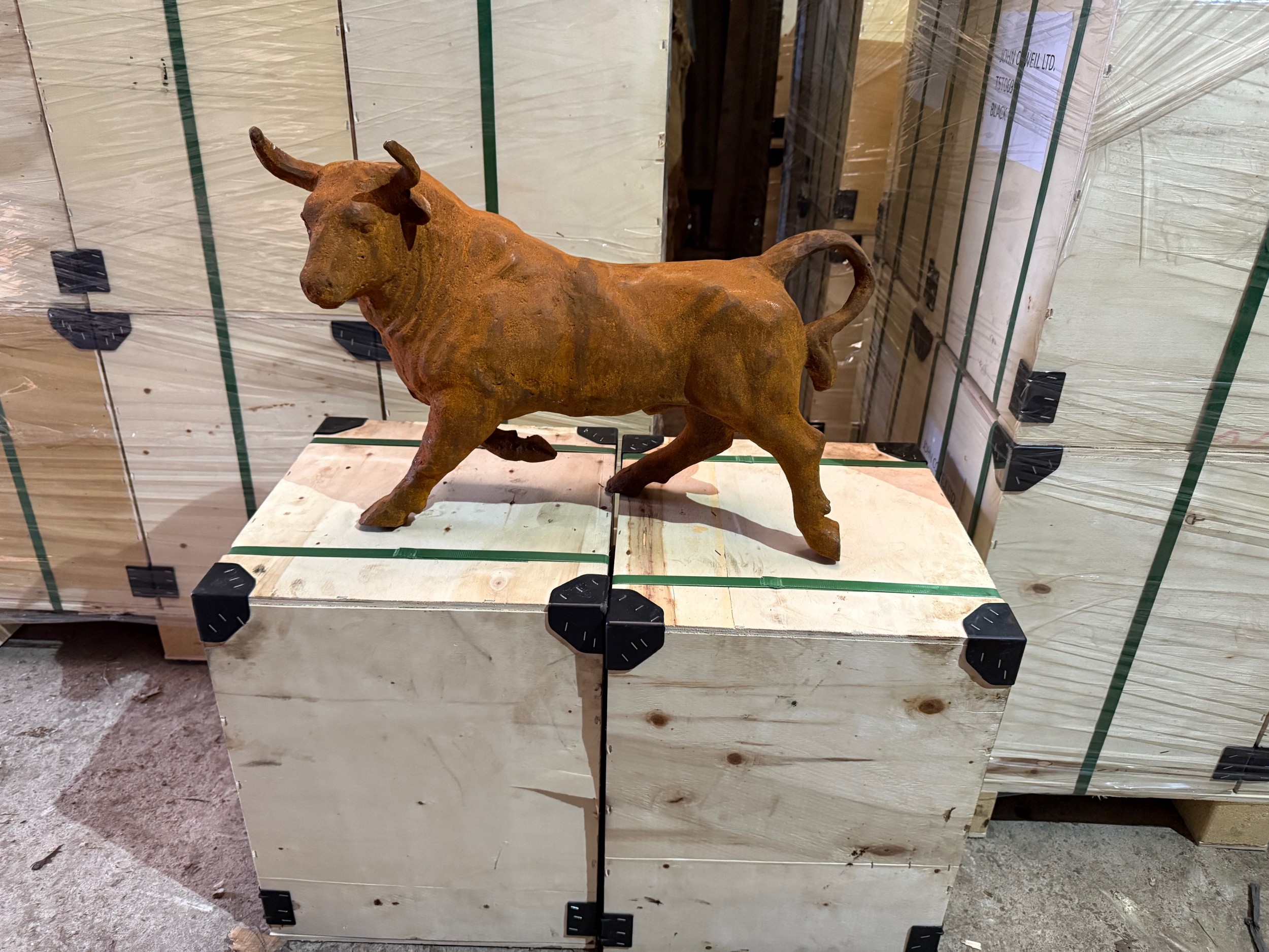 HEAVY CAST IRON BULL STATUE IN RUSTY FINISH