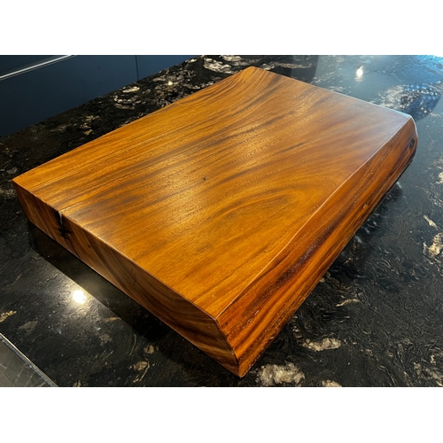101 - MASSIVE 60X40 HEAVY TEXAN STYLE WOODEN CHOPPING BOARD