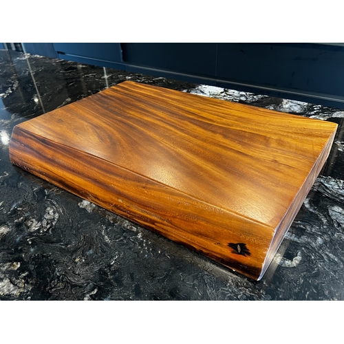 101 - MASSIVE 60X40 HEAVY TEXAN STYLE WOODEN CHOPPING BOARD
