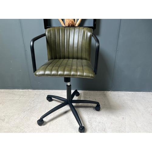 142 - NEW BOXED RIBBED LEATHER OFFICE CHAIR IN GREEN