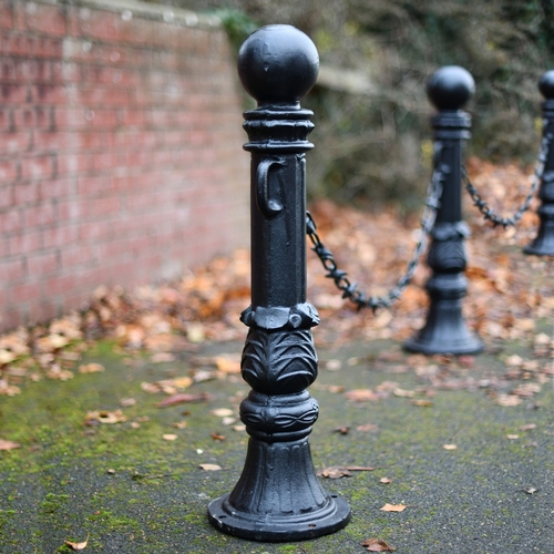 4 - 5 X NEW CAST IRON BOLLARDS IN BLACK