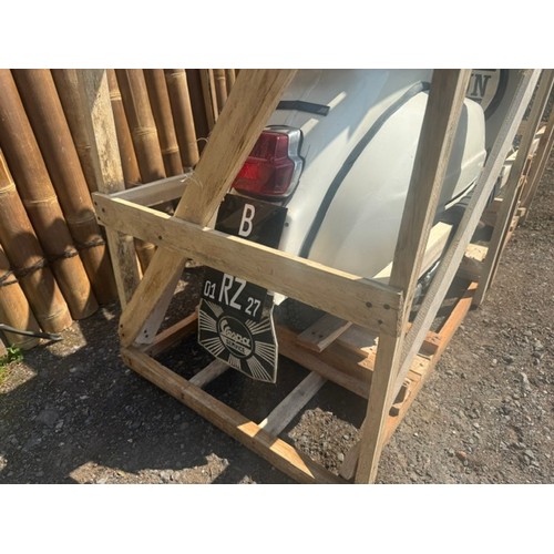 5 - WHITE 1970s VESPA 150CC, STARTS/RUNS, NEEDS RE-REGISTERING, SOLD AS SEEN, BUYER RESPONSIBLE FOR ALL ... 