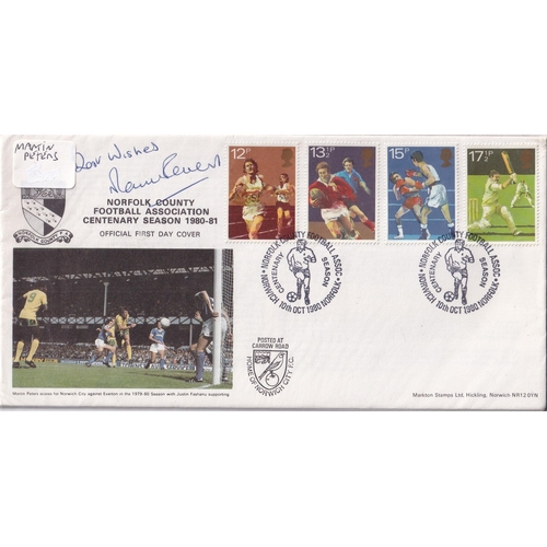 42 - Footballers autograph covers (19) inc World Cup winners Martin Peters, Bobby Charlton, Jack Charlton... 