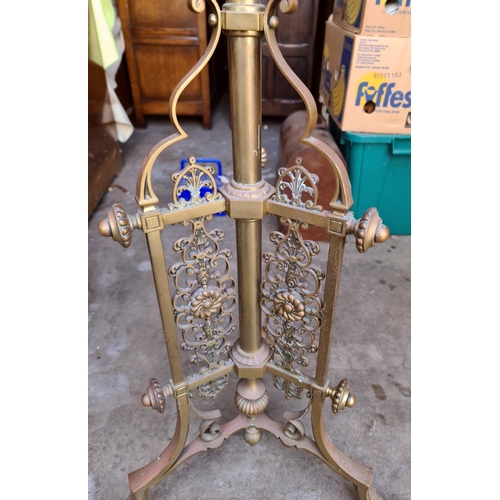 206 - Antique Late Victorian Early Edwardian Solid Brass Church Candle  or Lighting Stand. Measures 21 inc... 