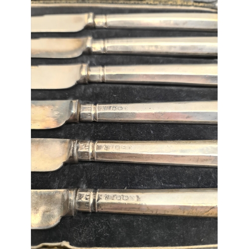 321 - Set of 6 Silver Handled Cased Desert Knives Hallmarked Sheffield 1927. Shipping is available. Please... 