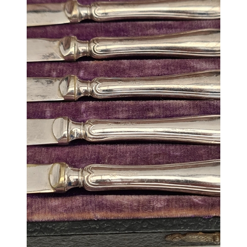 327 - Sterling Silver Handled Fruit Knives Cased Box of Six Knives. Hallmarked Sheffield 1921 William Yate... 