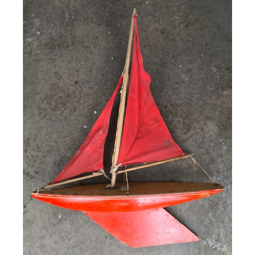 394 - Vintage Albatross Pond Yacht. Measures 46cm long by 46cm tall. Shipping is available. Please ask for... 