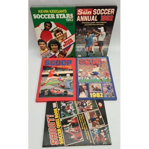 136 - Vintage 5 Assorted Football and Sports Annuals 1980's Includes Shoot 1980, Scoop 1982 and 1983, The ... 