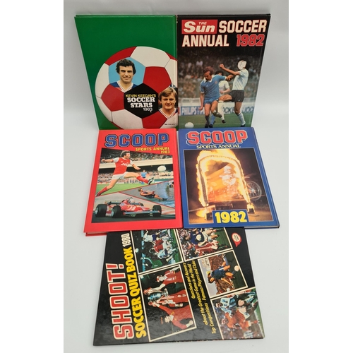 136 - Vintage 5 Assorted Football and Sports Annuals 1980's Includes Shoot 1980, Scoop 1982 and 1983, The ... 