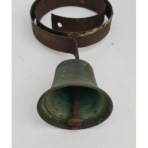 391 - Antique Shop Hanging Door Bell. Measures 27cm tall. Shipping is available. Please ask for a quote be... 