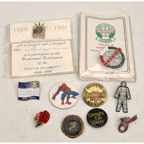 437 - Vintage Parcel of 10 Assorted Badges. Includes Statue of Liberty Centennial Badge, Spiderman Badge, ... 