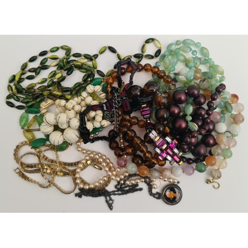 62 - Vintage Parcel of Costume Jewellery. Includes Necklaces Pendants etc. Shipping is available. Please ... 