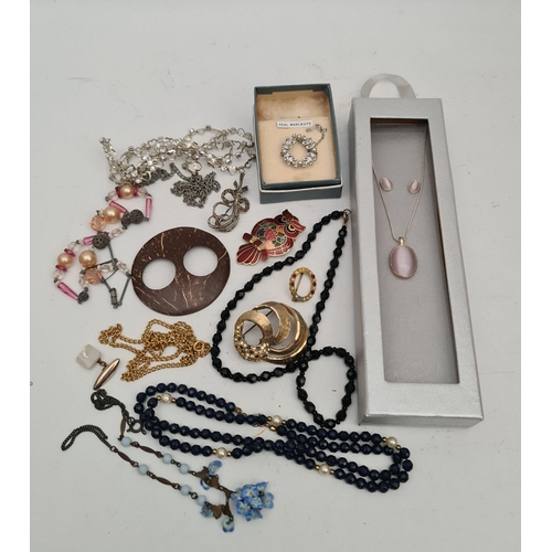 87 - Vintage Parcel of Brooches and Necklaces. Includes Owl Brooch. Shipping is available. Please ask for... 